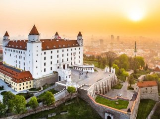 Словаччина видворяє 35 російських дипломатів
