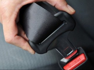 В Україні хочуть змінити вигляд одного з дорожніх знаків та зобов’язати всіх пристібати ремені безпеки