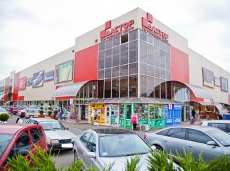 Біля супермаркету "Дастор" в Ужгороді сталась стрілянина