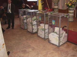 Вибори в Мукачеві проходять тихо і без грубих порушень Вибори в Мукачеві проходять тихо і без грубих порушень