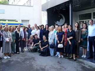 Дружини українських дипломатів відвідали пологовий будинок в Ужгороді