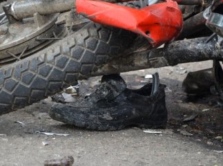 20-річний хлопець на своєму мотоциклі врізався у дерево. Юнак помер на місці