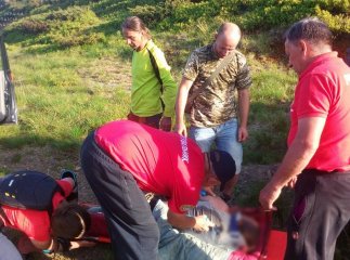 На Драгобраті під час катання джип зірвався зі схилу