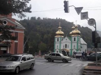 Рахівські водії орієнтуються у русі за знаками-"невидимками"