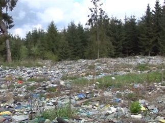 У підніжжі Говерли тонни неутилізованого непотребу