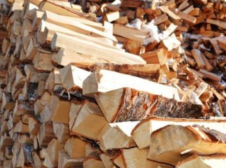 Селяни масово переходять на опалення дровами, але ті суттєво подорожчали