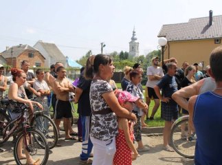 Обурені люди перекрили у постраждалому від градобою Текові дорогу