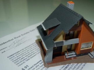 Приватизацію однієї із квартир Ужгорода, яку мали розглянути на виконкомі, перевірить прокуратура