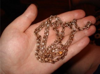 В Ужгороді 33-річний зловмисник зірвав з шиї жінки золотий ланцюжок