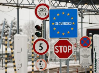 Водій рейсового автобуса покинув пасажирів і втік: Україну облетіла новина про випадок на КПП «Ужгород»