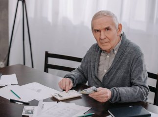 Чи призначать пенсію, якщо людина має менш як 15 років стажу