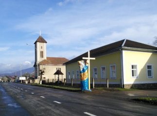 У Великому Березному з’явилась скульптура Святої Трійці