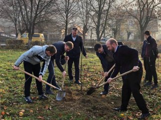 У Хустському районі розпочали акцію "Освітній сад – майбутнє України"