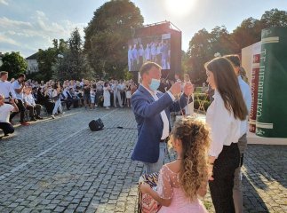 Закарпатським випускникам, які отримали на ЗНО 200 балів, вручили по 10 тисяч