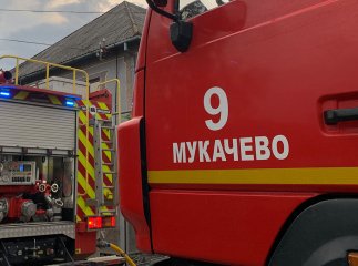 Рятувальники гасили в Мукачеві автомобіль, який загорівся