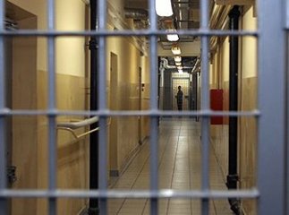 За 2000 гривень жінка "викупила" сина з ужгородського слідчого ізолятора