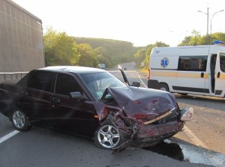 На об’їзній дорозі біля Ужгорода "ВАЗ" зіткнувся з іномаркою