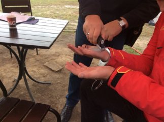 Гучна спецоперація у Мукачеві: на АЗС затримали двох мукачівців з наркотиками і зброєю