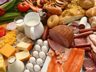 На їжу українці витрачають майже половину зароблених грошей