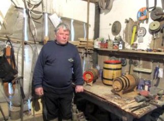 Бочки закарпатського умільця мають Анатолій Тимощук та Юрій Луценко (ФОТО)