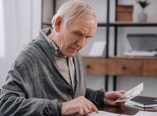 Вихід на пенсію за віком для чоловіків і жінок