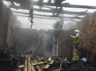 Полум’я поширилось дахом: на Тячівщині вирувала пожежа