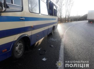 Зіткнулися автобус та фура: опубліковано фото з місця ДТП