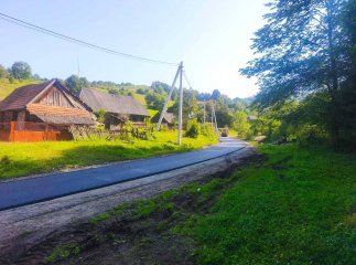 У селі тепер буде асфальт: де на Закарпатті ремонтують дорогу