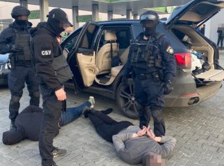 Побили чоловіка, вивезли за місто та вимагали гроші: підозрюваним у злочині обрали запобіжні заходи