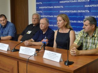 Лікарі зі США та Канади приїхали у Закарпаття. Пацієнтів оглядатимуть безкоштовно