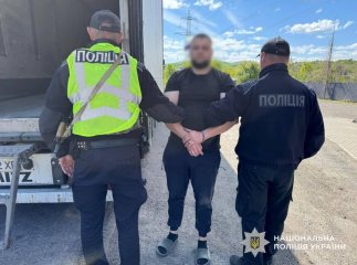 На Закарпатті поліція відкрила вогонь по колесах вантажівки для її зупинки