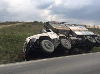 На Закарпатті перекинувся автомобіль із небезпечним вантажем