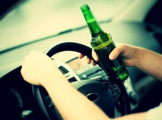 Нічна ДТП: авто в’їхало у двір приватної оселі