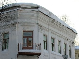 На Мукачівщині чоловік впавши з даху серйозно травмувався