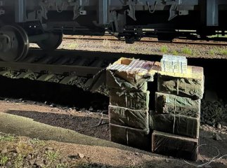 Намагалися сховати, але не вийшло: митниця розповіла про нічну «знахідну» на кордоні