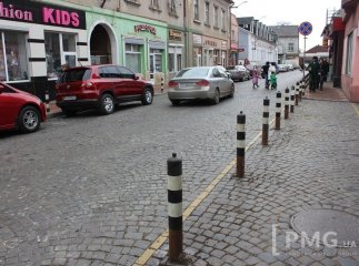Депутати узаконили перенесення обмежувачів в’їзду у Латоричний двір Мукачева