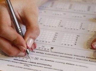Телефон в абітурієнта та книги в туалеті: як проходило ЗНО в Ужгороді