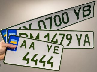 На авто встановлюють номери іншого кольору: кому в Україні видають зелені знаки