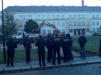Міліція про активістів на площі Народній: Вони перешкоджали виконанню вимог ухвали суду