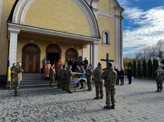 У Мукачеві сьогодні прощалися з бійцем Нацгвардії