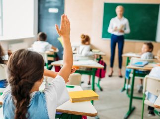 Як тепер навчатимуться діти, які виїхали за кордон