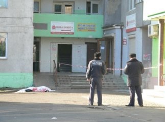 На вихідних із сумнозвісної 16-поверхівки викинулась ужгородка