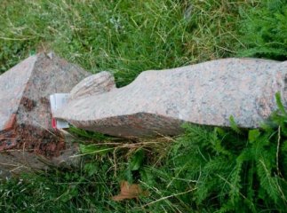 У центрі Мукачева вандали понівечили скульптуру (ФОТО)