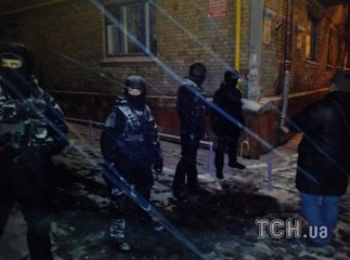 Озброєні автоматами працівники СБУ увірвались в офіс партії "Батьківщина" та вилучили сервери