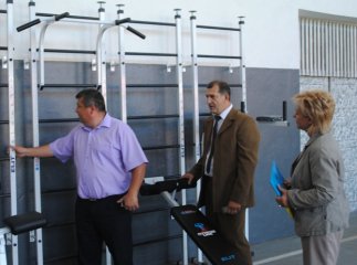 Баркасівська ЗОШ отримала від керівництва району сертифікат на новий комплект спортобладнання (ФОТО)