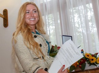 Мукачівці Ірині Галай за сходження на Еверест вручили відзнаку "За розвиток Закарпаття"