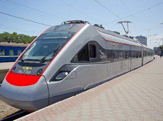 "Інтерсіті" із Києва до Ужгорода: чекати запуску "вже завтра" швидкісного потягу закарпатцям не радять