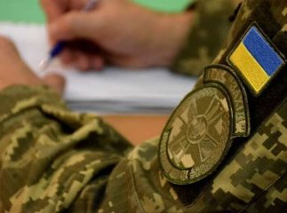 На період дії воєнного стану строковикам виплачуватимуть додатково 30 000 гривень щомісячно