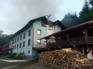 На Закарпатті горів готельний комплекс, в якому відпочивали школярі, – ЗМІ