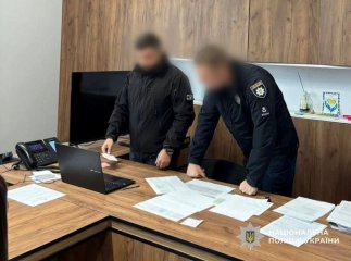 «Вирішити питання» з розшуком: в області затримали двох ділків